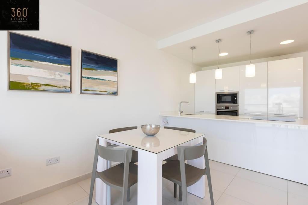 Modern 2Br Apt In The Quaint Village Of Marsaskala & Ac By 360 Estates Buitenkant foto